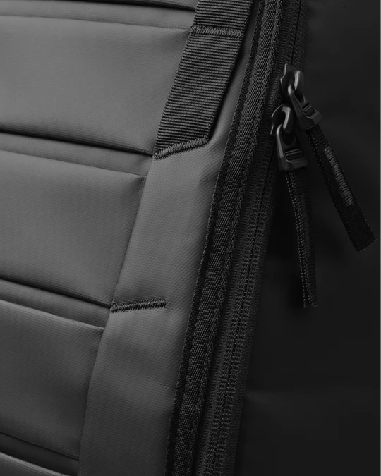 Hugger Backpack 25L Black Out
